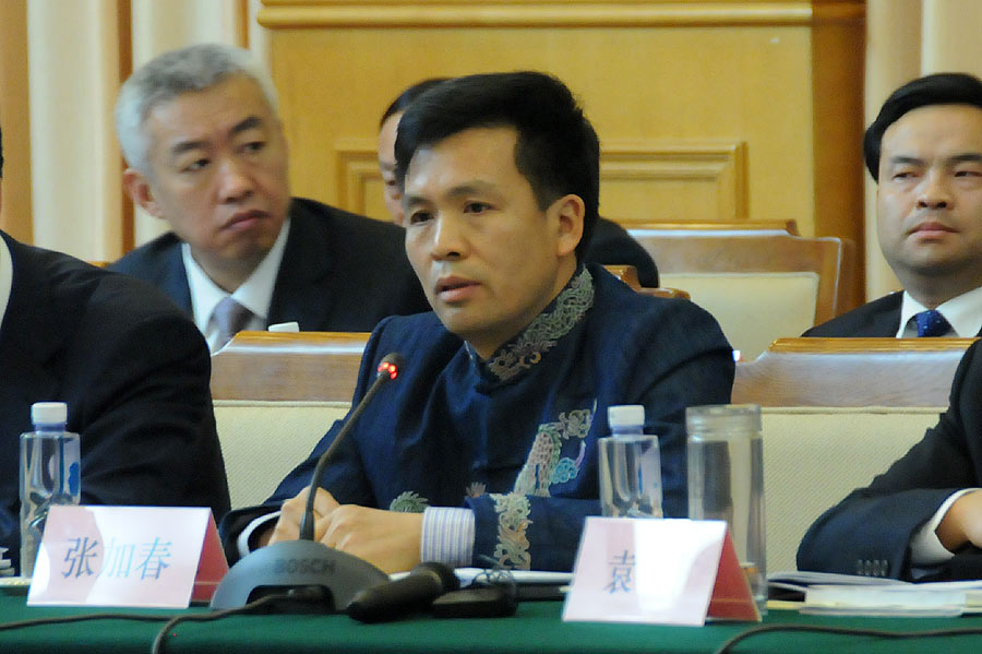 贵州省三都县委副书记,县长张加春