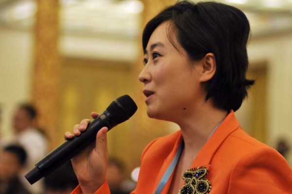 两会上的女记者