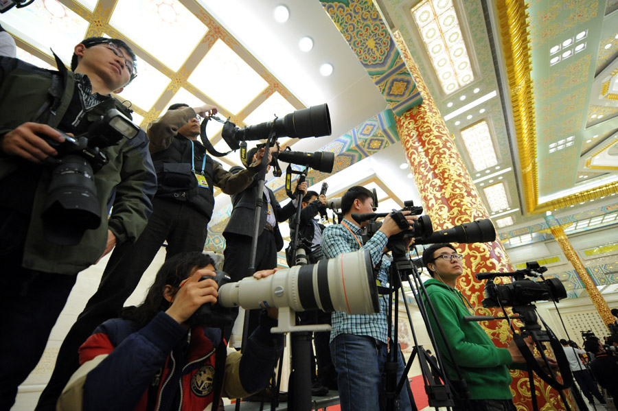 记者会现场摄影记者