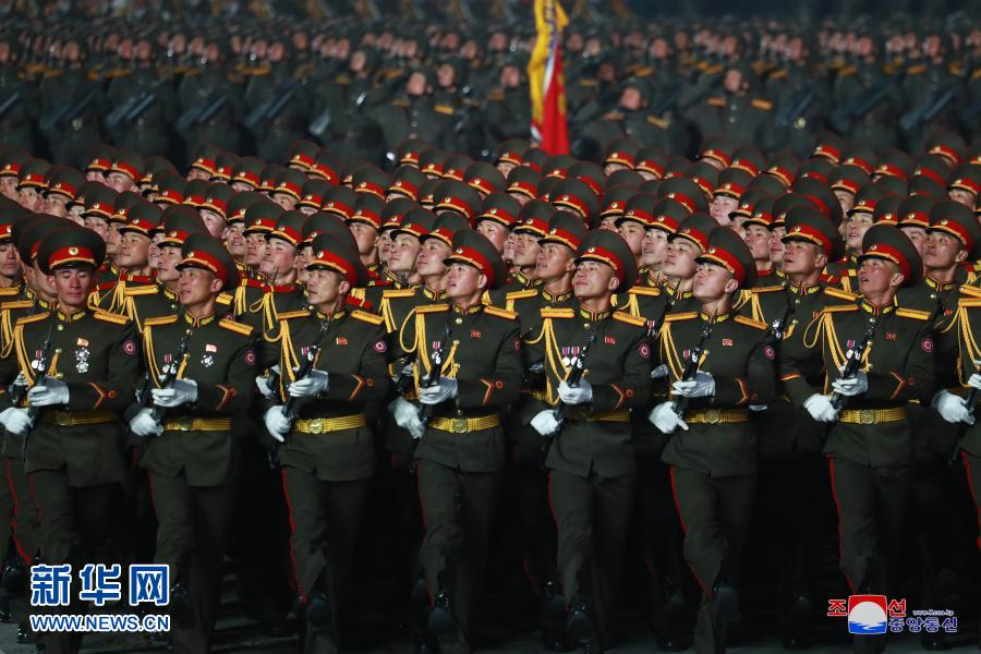 朝鲜举行纪念朝鲜劳动党第八次代表大会阅兵式