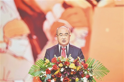 “感动中国年度人物”张定宇:今年难得过个安心年-新华网