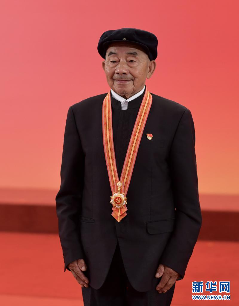 奋斗百年路 启航新征程·"七一勋章"获得者丨"当代愚公"黄大发:绝壁