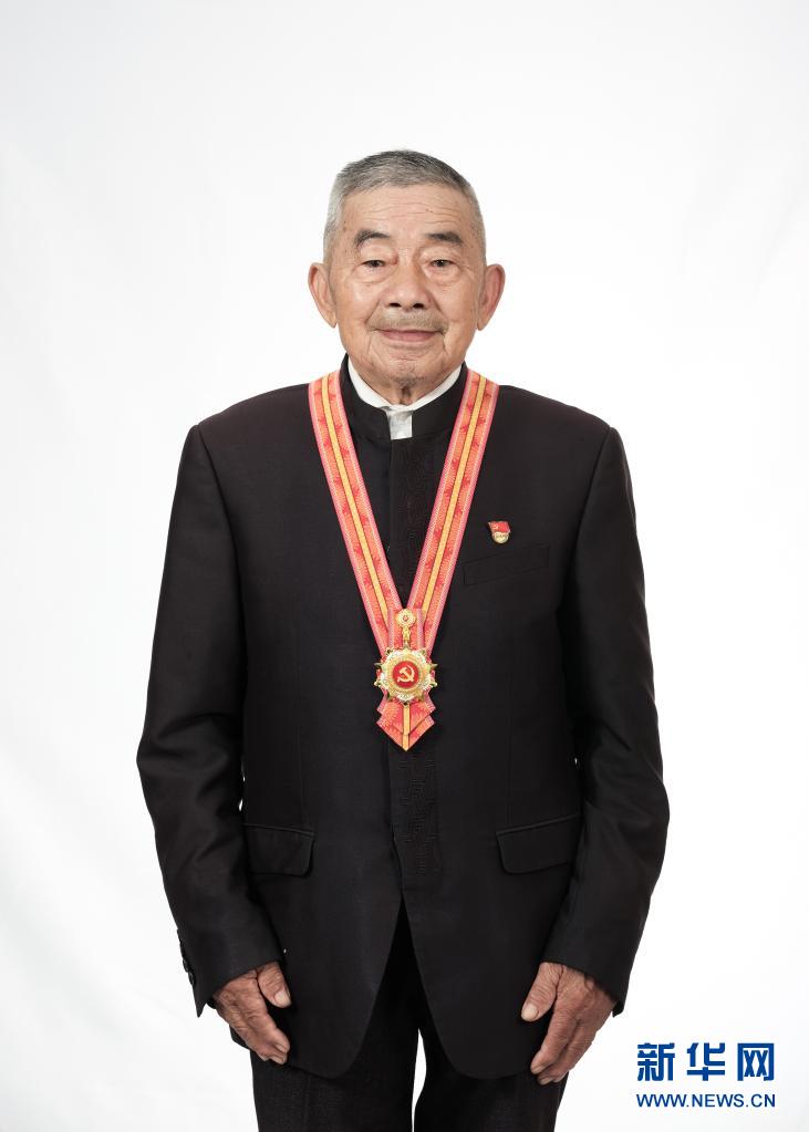 奋斗百年路 启航新征程·"七一勋章"获得者丨"当代愚公"黄大发:绝壁