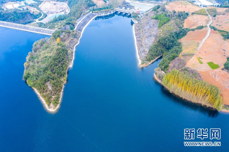 秋日天子湖水光潋滟晴方好