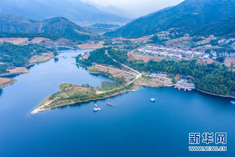 航拍湖北省保康县寺坪镇南河天子湖陈先瑞摄 新华网发航拍湖北省保康