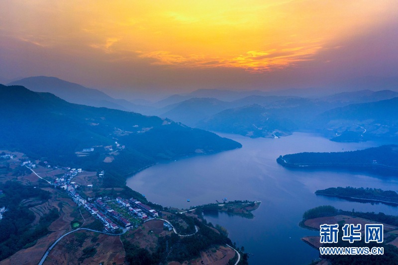 航拍湖北省保康县寺坪镇南河天子湖陈先瑞摄 新华网发航拍湖北省保康