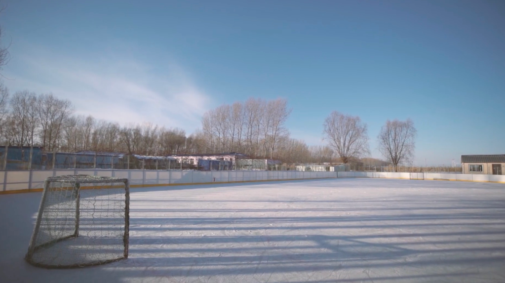 " 队员张二林说都曾留下他们的身影野外的"水泡子" 外地的冰球馆 城市