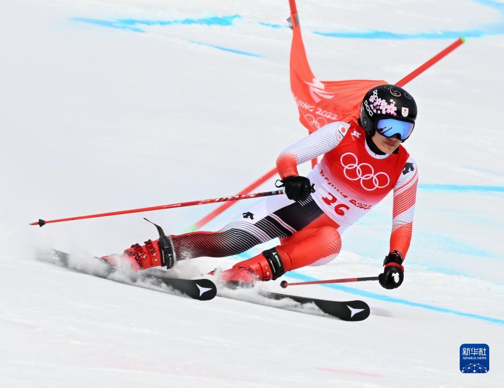 陈斌 摄当日,北京2022年冬奥会高山滑雪女子大回转项目比赛在延庆国家