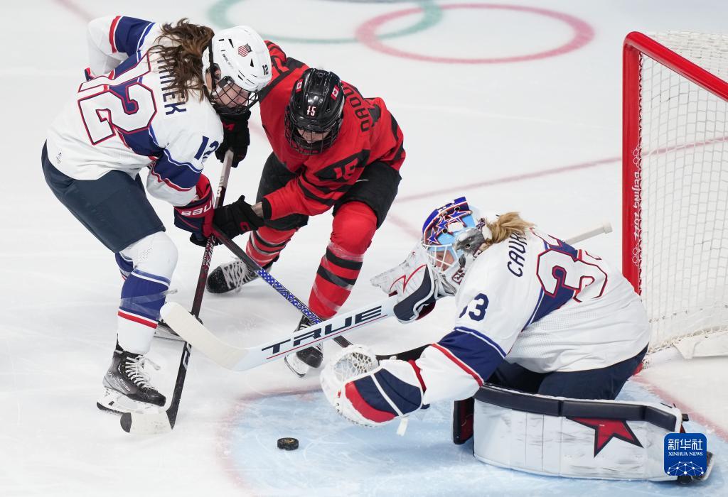 冰球女子金牌赛美国队对阵加拿大队