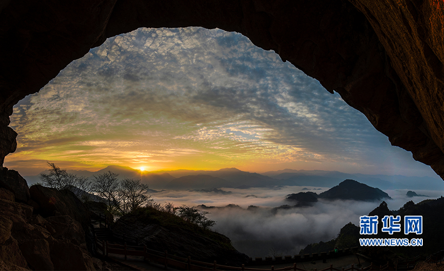 沉浸式体验世界自然遗产崀山日出