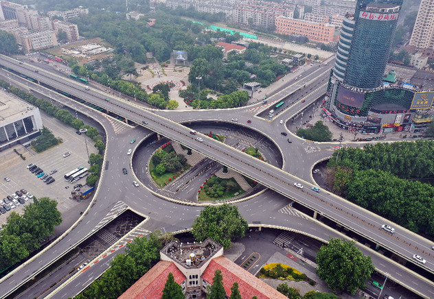 各自的生活新华社记者用vlog的形式记录下了郑州市民积极配合防疫政策