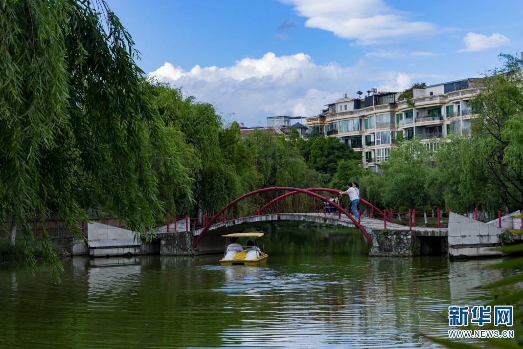 云南昆明宝海公园景如画