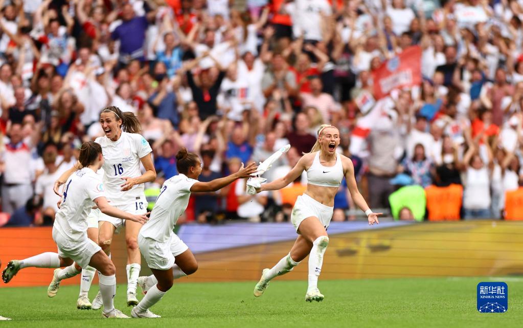 新华社/路透当日,在英国伦敦举行的欧洲女足锦标赛决赛中,英格兰队