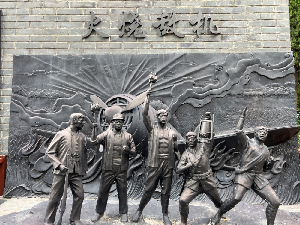 外冈抗日游击队火烧日军飞机雕塑.