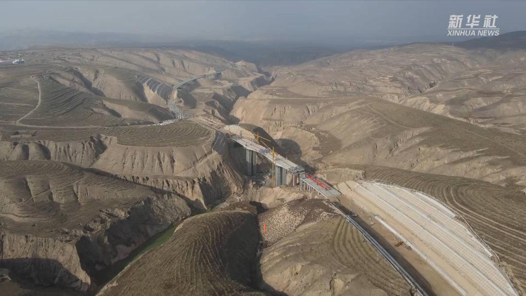 新华全媒 |银昆高速公路宁夏段首座连续刚构桥顺利合龙-新华网