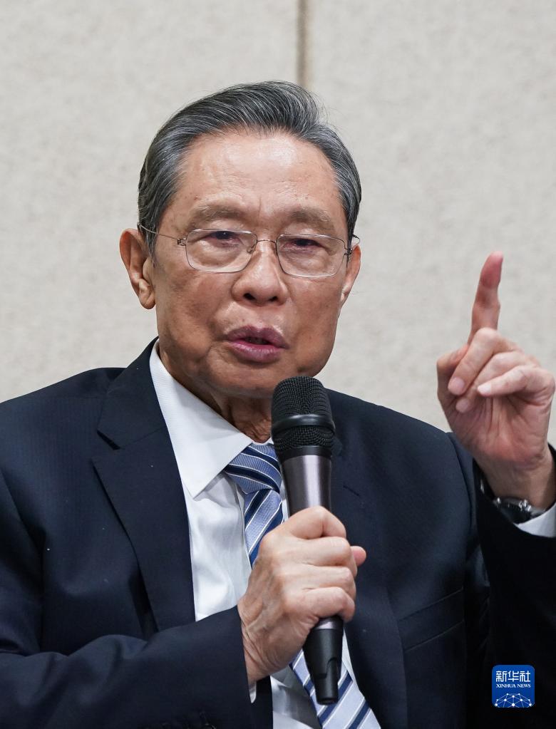 钟南山院士解答防疫新阶段百姓关切点:发热是否上医院?