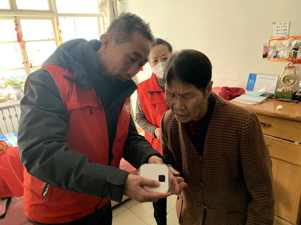 新华全媒+丨让雷锋精神在新时代绽放更加璀璨的光芒——全国各地第60个学雷锋纪念日活动综述-新华网