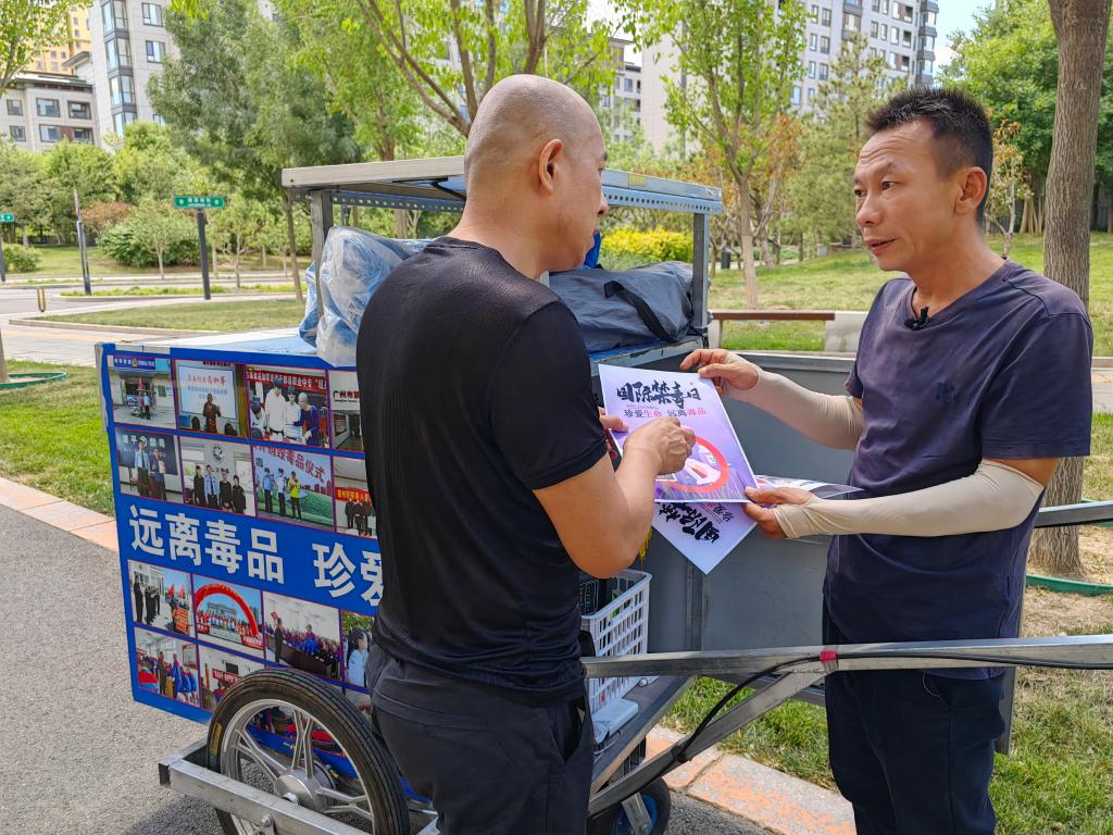 新华社记者 孙亮全 摄如今有几万名粉丝为他加油,打气.