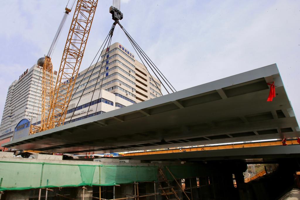 亚冬会保障工程哈尔滨西大桥完成换梁"手术"