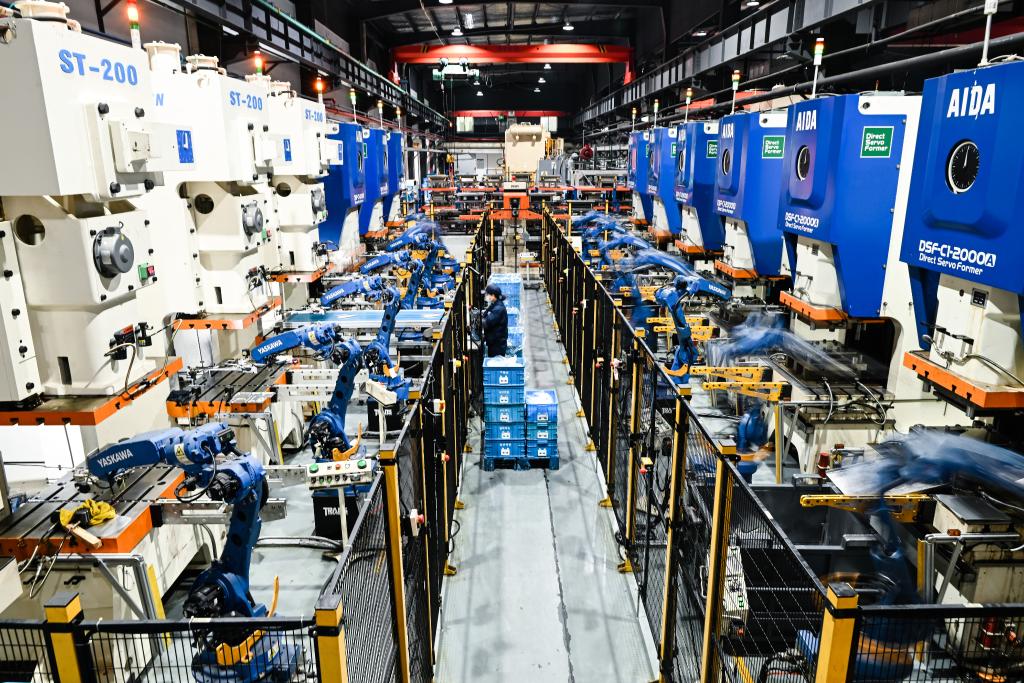 新华鲜报|专精特新中小企业超14万家 小块头"大能量"!