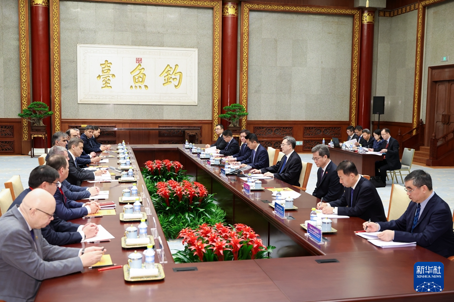 丁薛祥集体会见上海合作组织成员国财长和央行行长会议外方参会代表-新华网