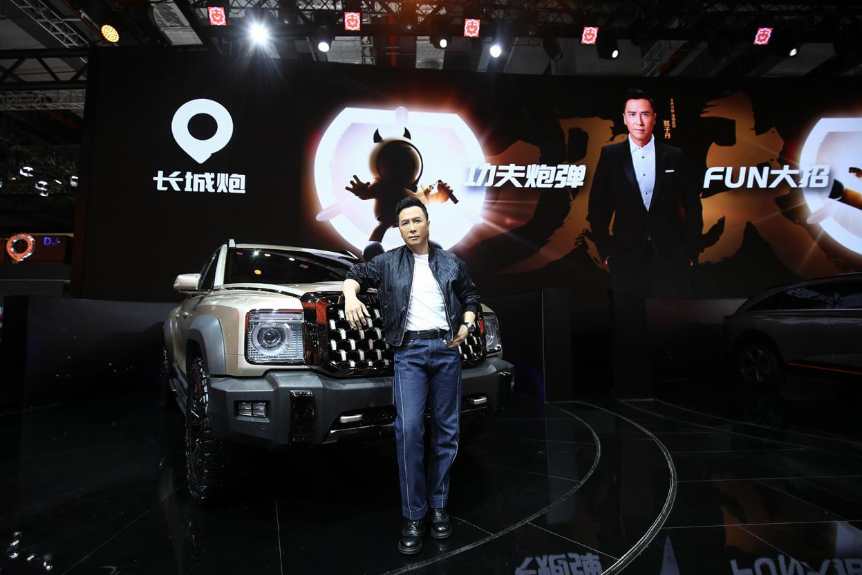 甄子丹携手陆上皮卡航母战队燃爆2021上海车展