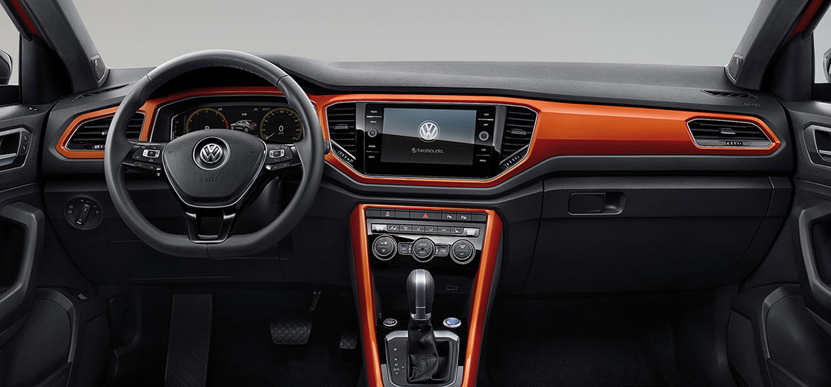 以驾驶员为核心的展翼式中控