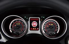 菲亚特菲跃内饰大图