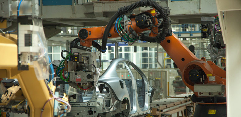 沃尔沃成都工厂的自动化机器人