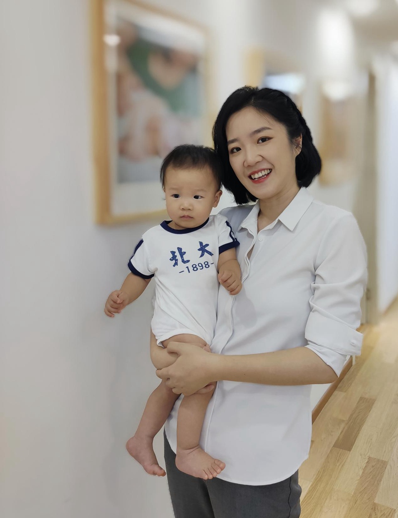 黄芊芊和她的小宝贝. 黄芊芊供图颜宁. 赵永新摄付巧妹.本人供图汤楠.