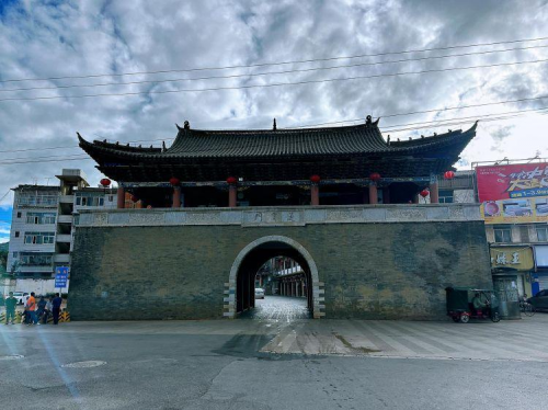 摄影家丁锁华走进云南石屏县:喜望新农村之金秋,处处好"丰"光.