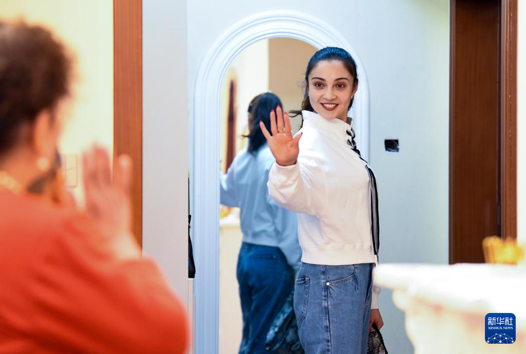 马依热用舞姿与历史对话