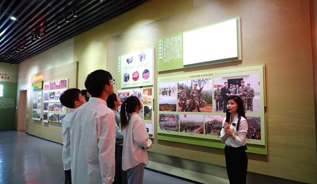 实践队成员参观长汀水土保持科教园