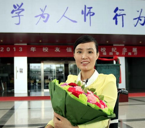 高清组图:"最美女教师"张丽莉入读北师大