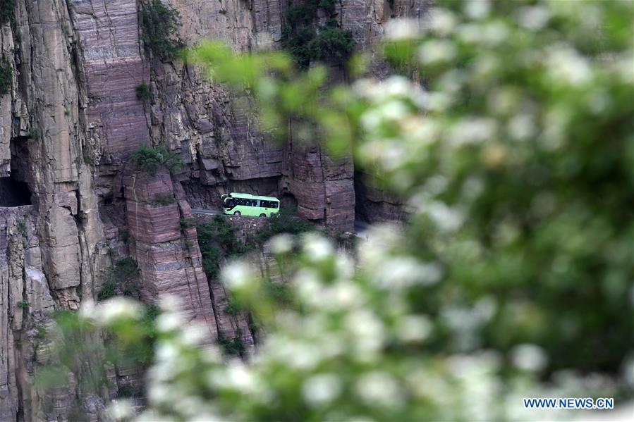 CHINA-HENAN-GUOLIANG VILLAGE-CLIFF ROAD (CN)