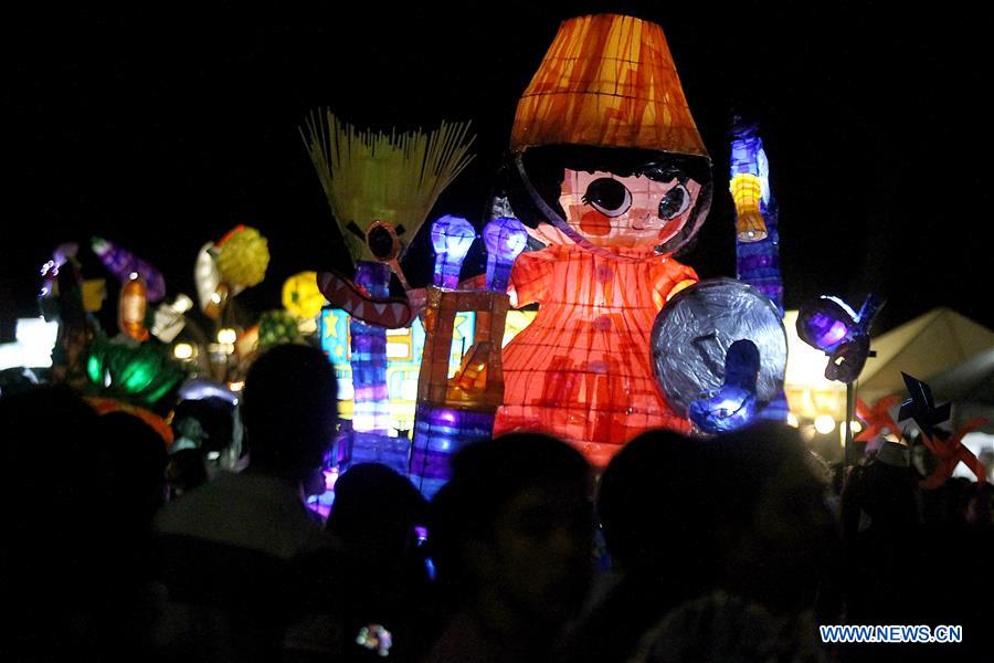 PHILIPPINES-QUEZON CITY-ANNUAL LANTERN PARADE