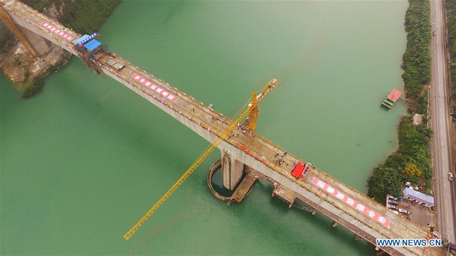 closure of main span of bridge across wujiang river finished