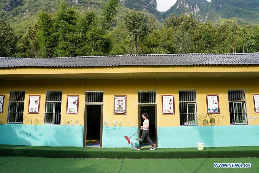 (FOCUS)CHINA-CHONGQING-VOLUNTEER TEACHER (CN)