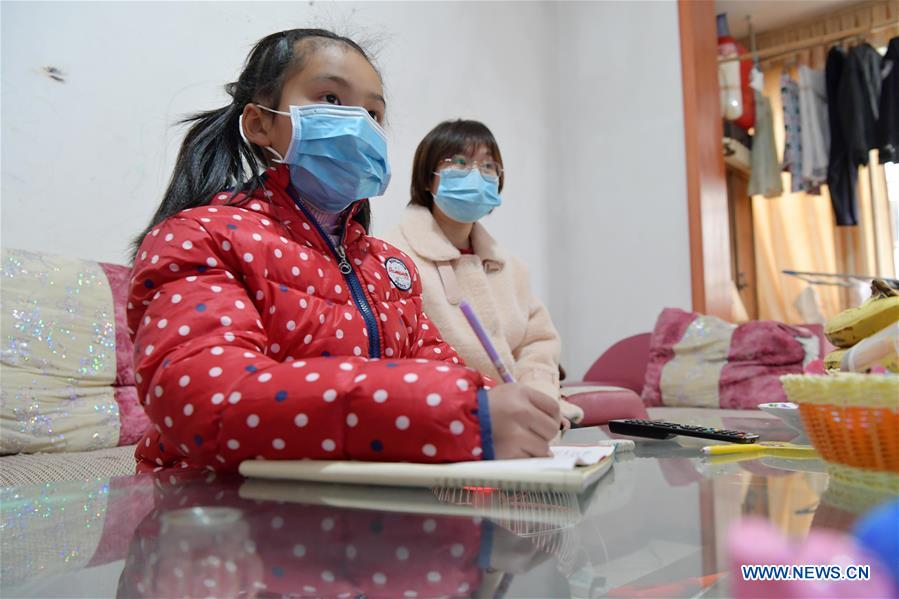 Chinese students study at home in various ways amid virus outbreak ...