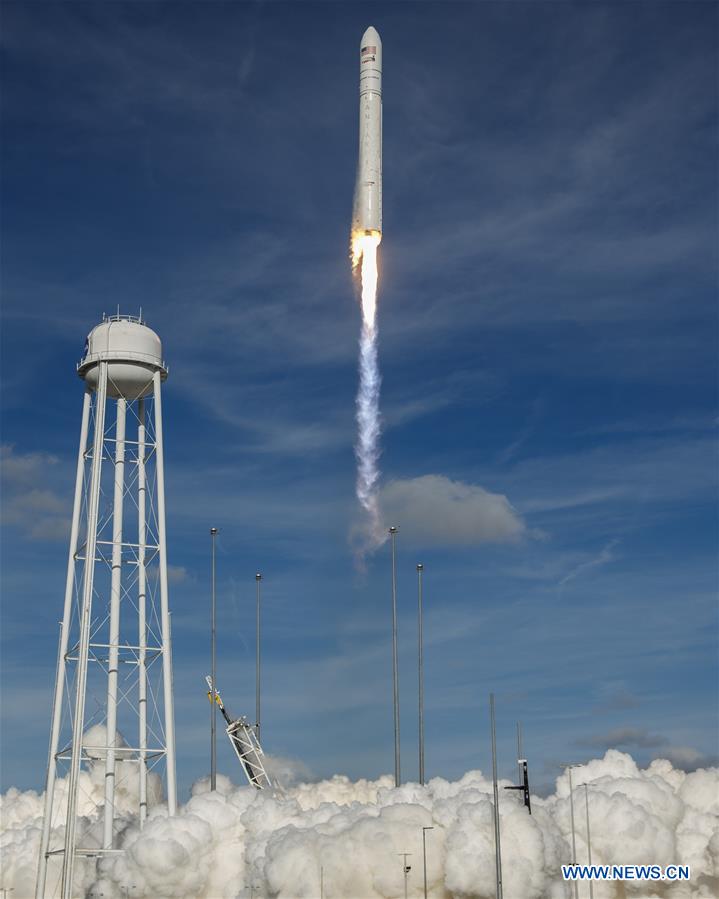 the antares rocket carrying the cygnus cargo spacecraft lifts