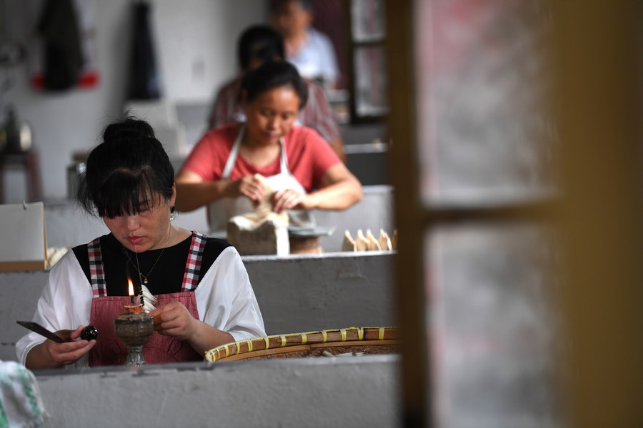 (AmazingAnhui)Xuan ink Brush, a national cultural heritage in E China's ...