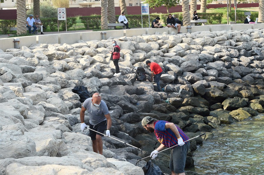 Kuwaiti volunteers clean beaches amid COVID19 pandemic to help protect