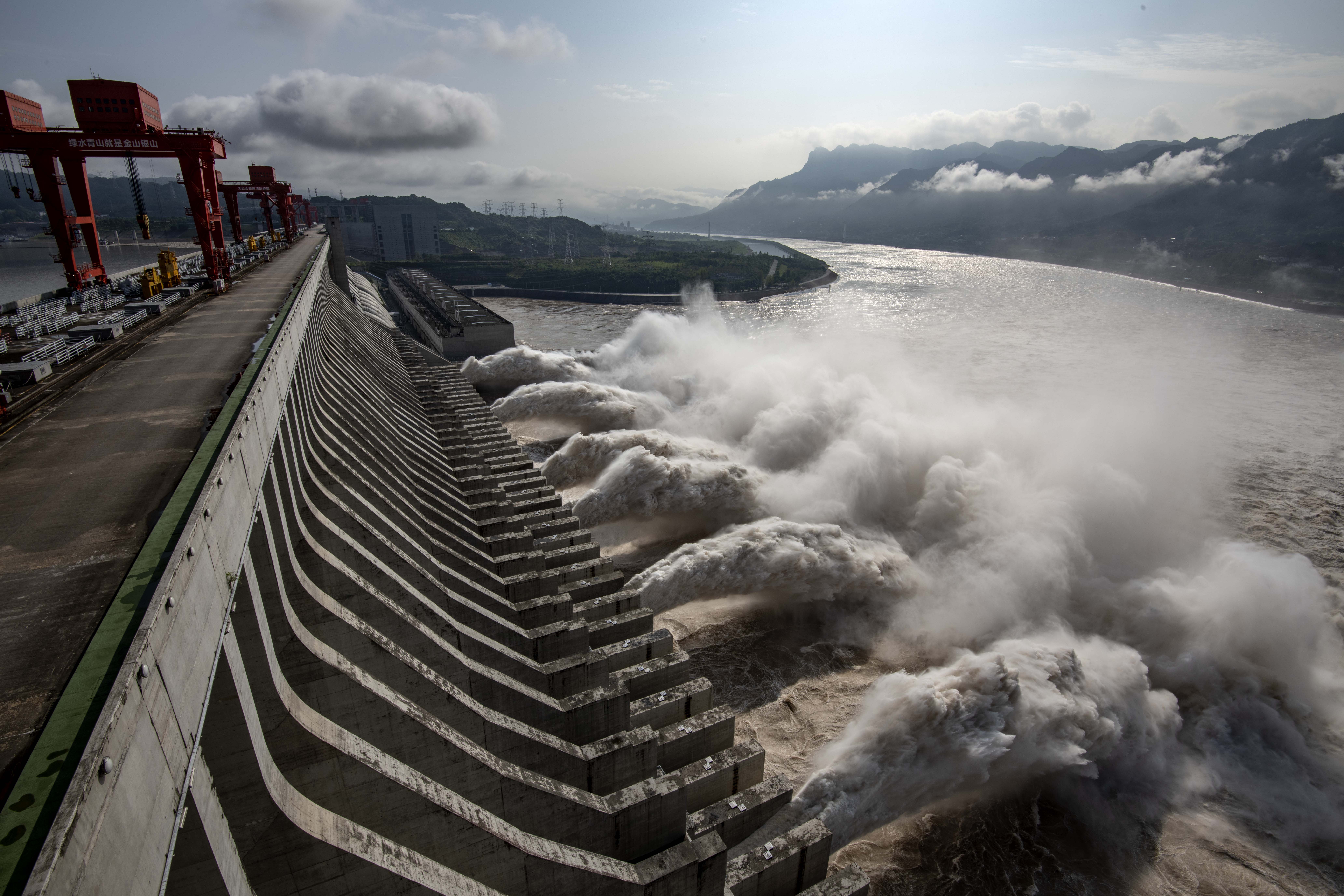 three gorges dam mitigates yangtze rivers floods