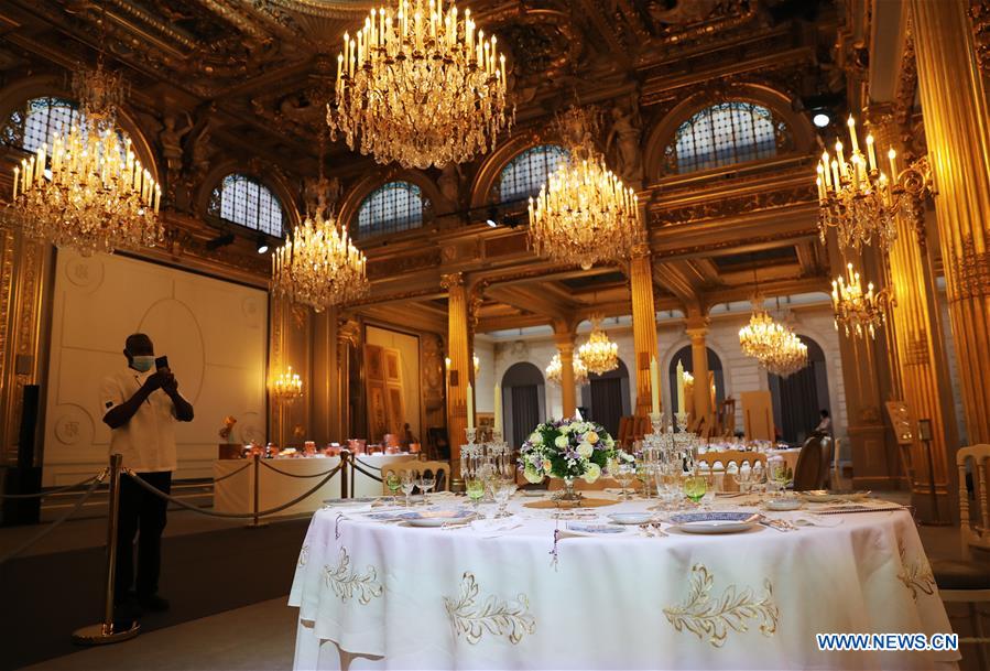 people visit elysee presidential palace in paris - xinhua