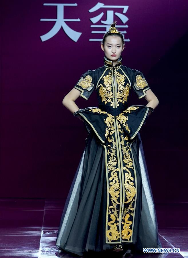 Models present creations by Tia Su during China Fashion Week - Xinhua ...