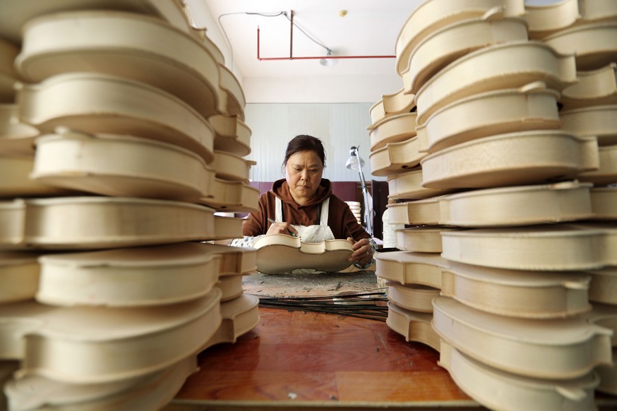 Stringed Instrument Manufacturing Bowed string instrument manufacturing industry booms in Huangqiao Town ...