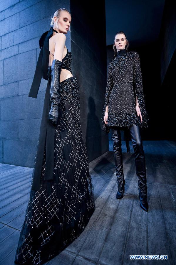 inpicsdigitalshowofparisfashionweek