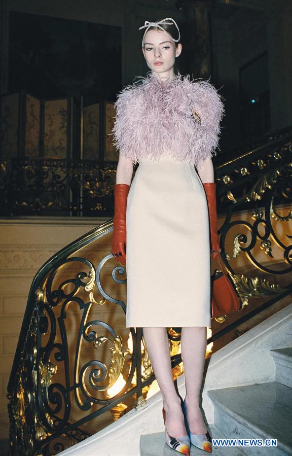 inpicsdigitalshowofparisfashionweek