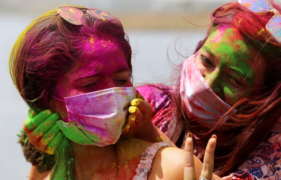 asia album: happy and colorful holi - xinhua | english.news.cn