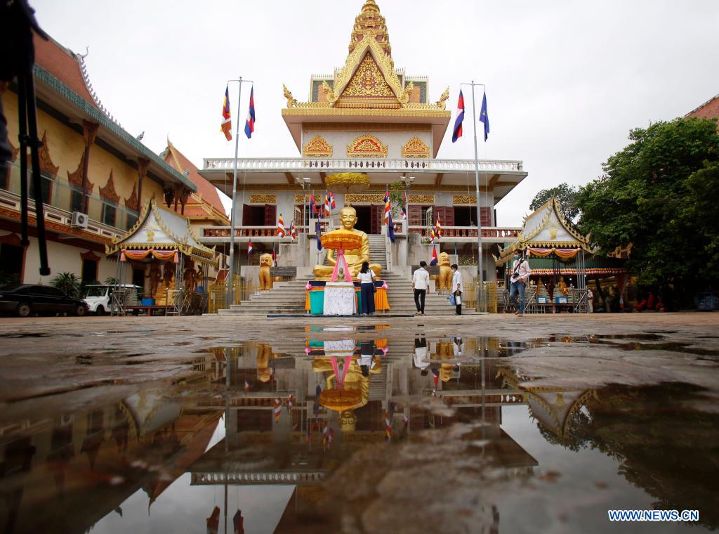 the ounalom pagoda during the first day of the three-day khmer